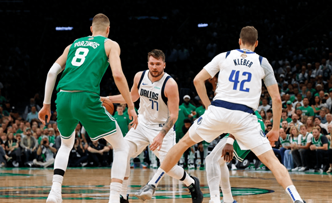 包含浓眉哥复出首战,关键时刻神级表现状态火爆,助攻爆棚成为焦点!的词条 包含浓眉哥复出首战,关键时刻神级表现状态火爆,助攻爆棚成为焦点!的词条