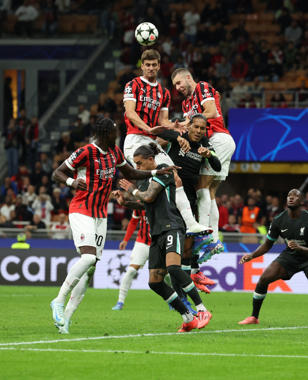  总决赛战况：AC米兰防线稳固，利物浦进攻受阻，爱德华兹成最佳