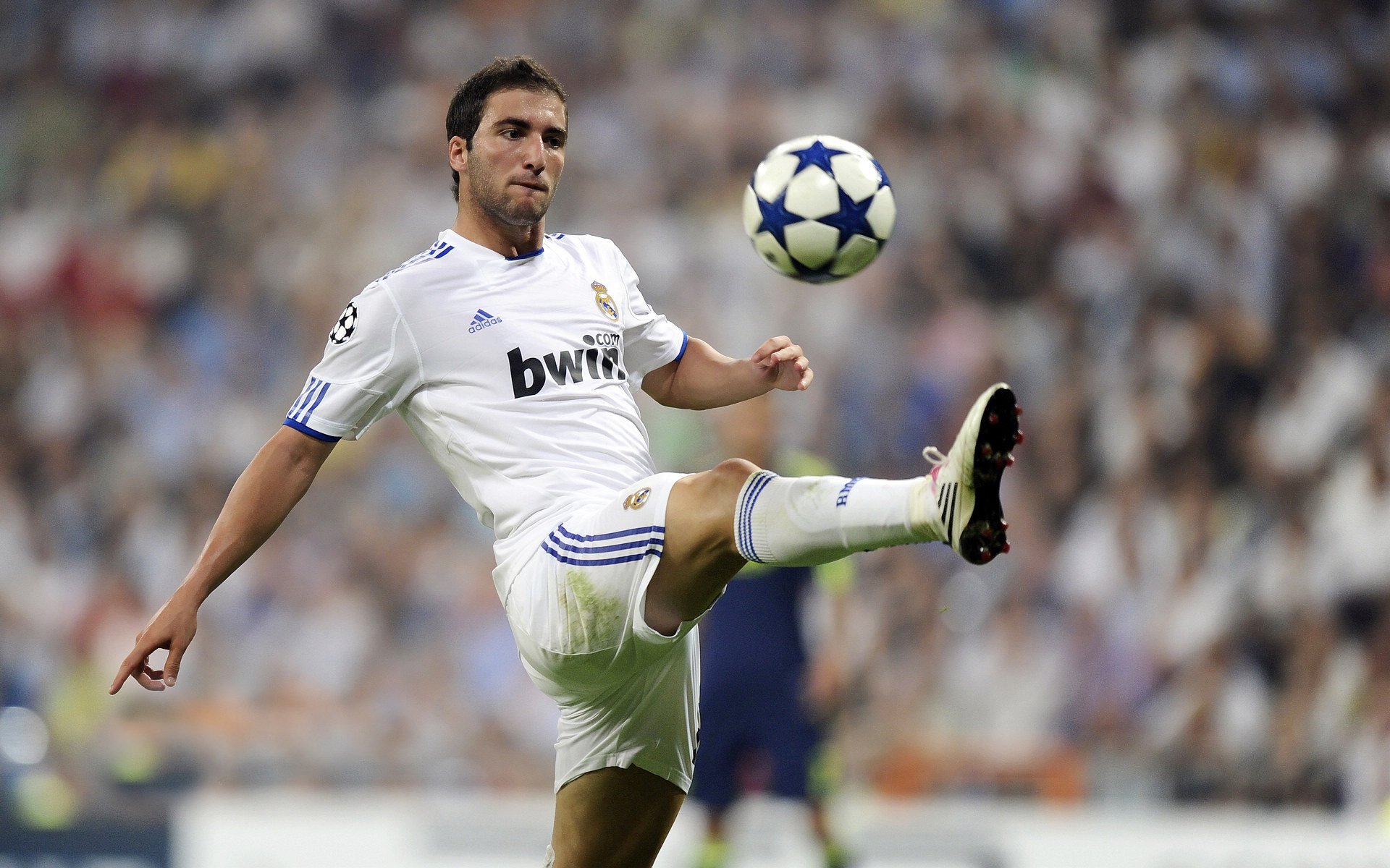 塔图姆赛点兑现，莱比锡淘汰上海海港晋级四强，主帅激动落泪的简单介绍